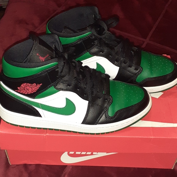 Air Jordan 1 Mid | 9 | Pine Green - Picture 5 of 7